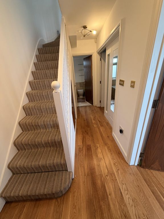 Property photo 3 of 17 Gl-Hallway