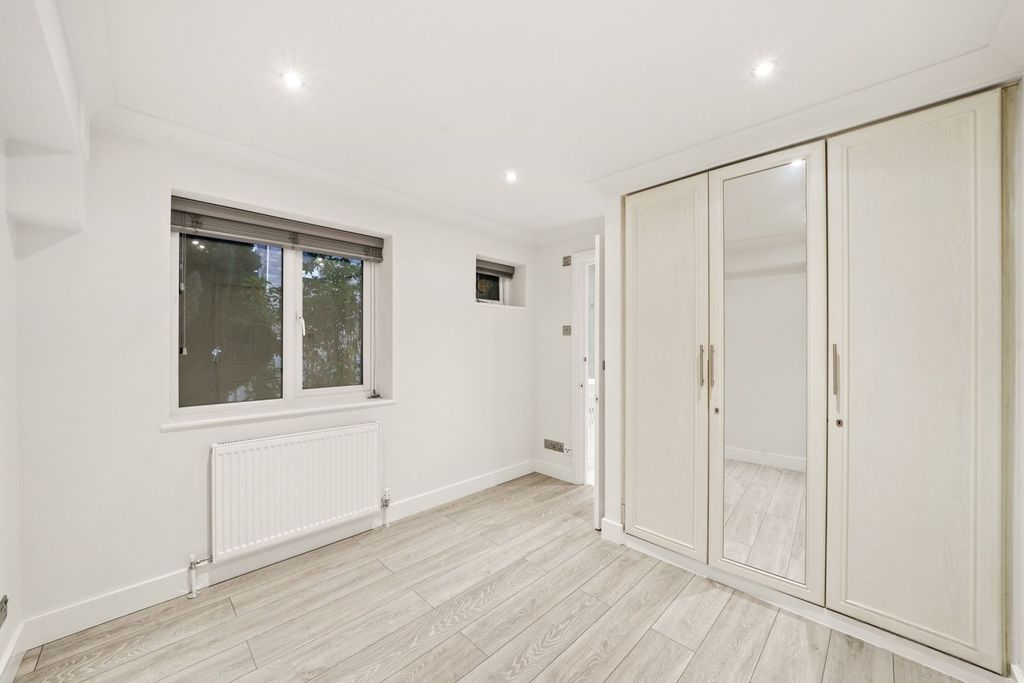 Property photo 3 of 8 Picture No. 06