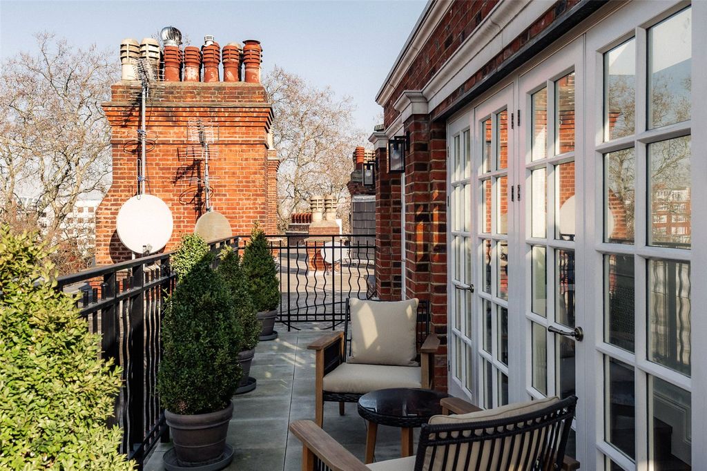 Property photo 1 of 13 Terrace