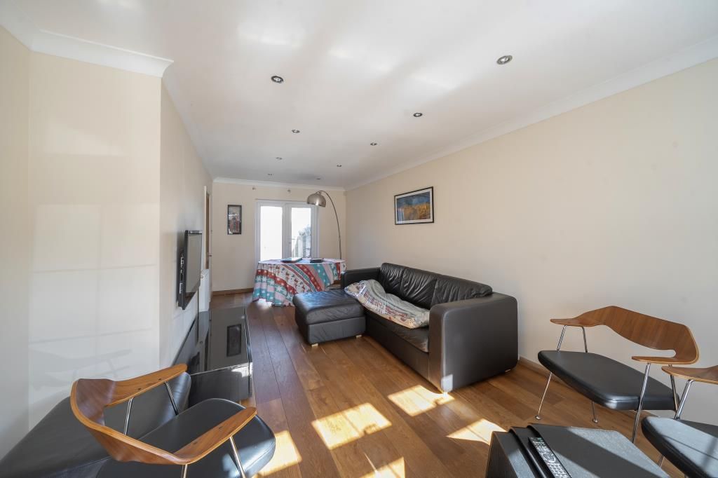 Property photo 3 of 20 Reception