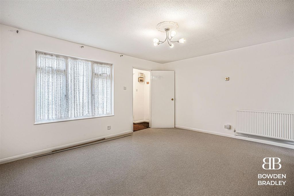 Property photo 3 of 14 Living Room