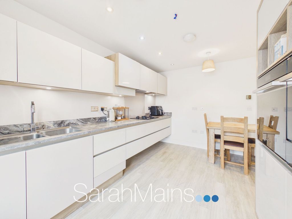 Property photo 2 of 15 Dining Kitchen