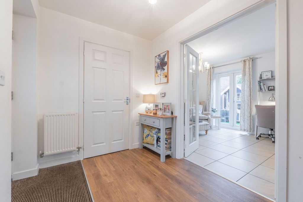 Property photo 3 of 28