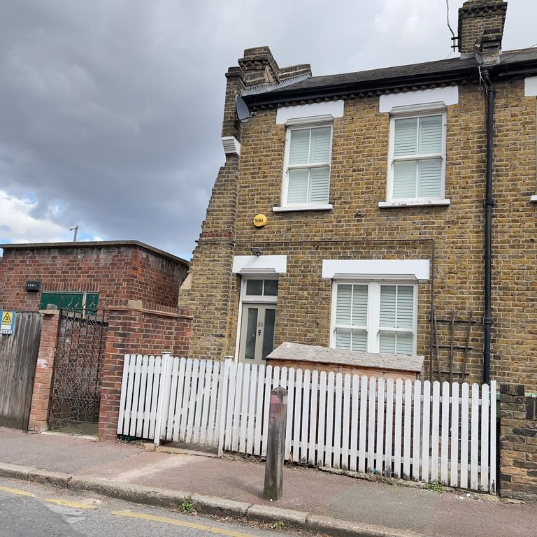 Property photo 2 of 31