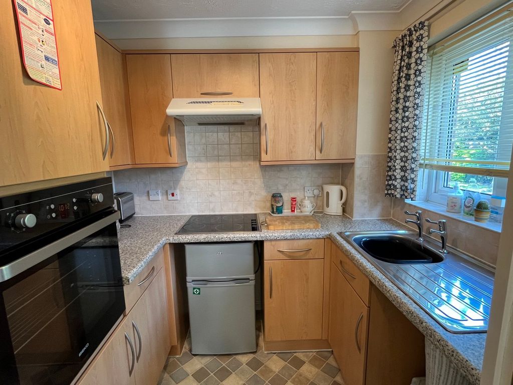 Property photo 2 of 12