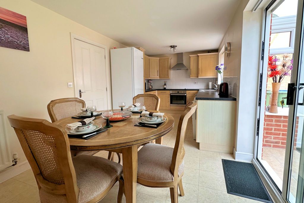 Property photo 3 of 20 Kitchen Diner