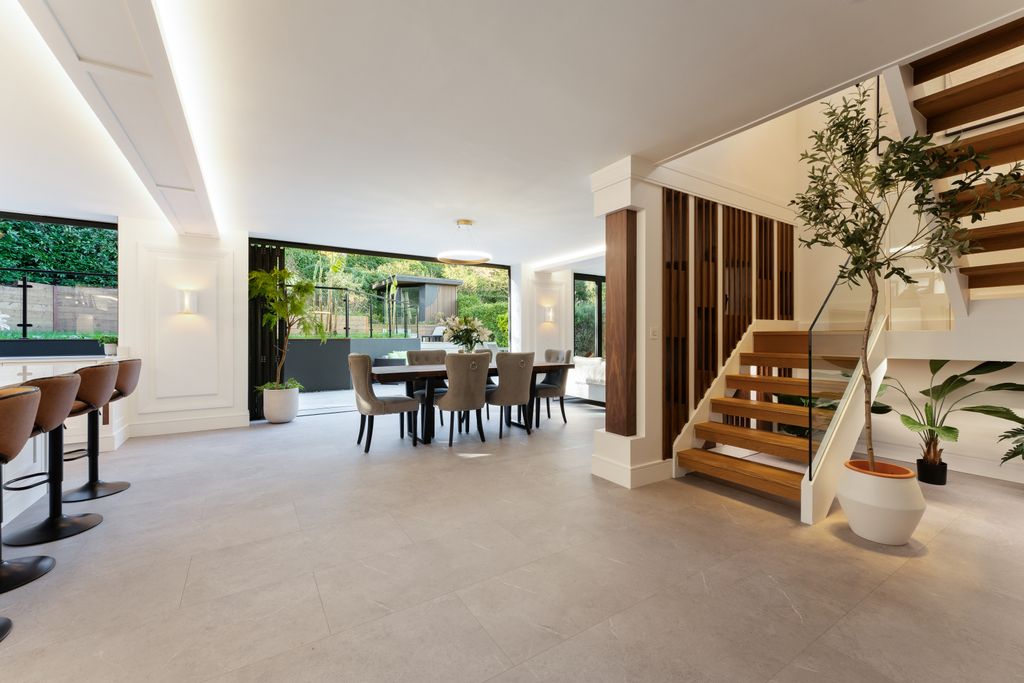 Property photo 3 of 24 Dining Area