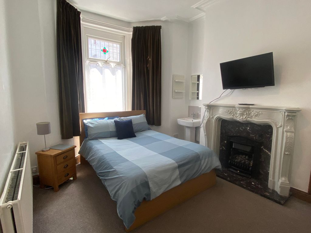 Property photo 3 of 32