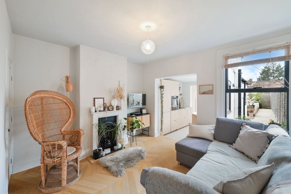 Property photo 3 of 12