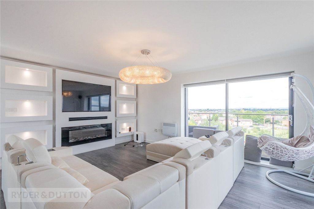 Property photo 2 of 31 Living Area