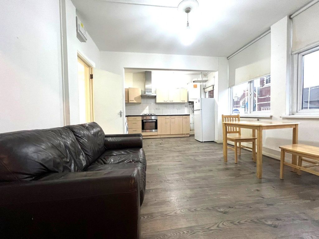 Property photo 3 of 10 Gallery