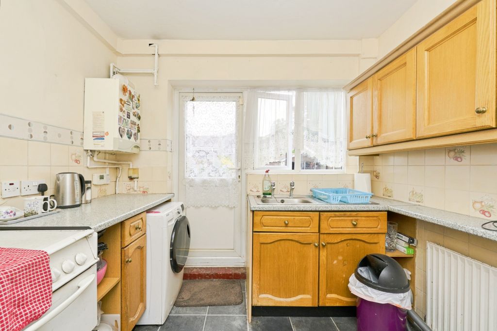 Property photo 3 of 20 1818169-07