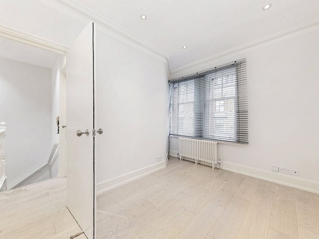 Property photo 3 of 8 Shaftesbury Avenue