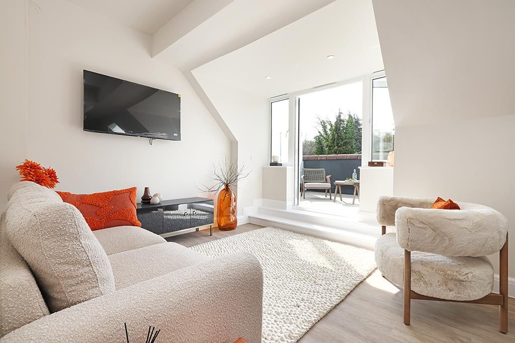 Property photo 2 of 26 1-Cobhamrd-Showapt-8-7727.Jpg