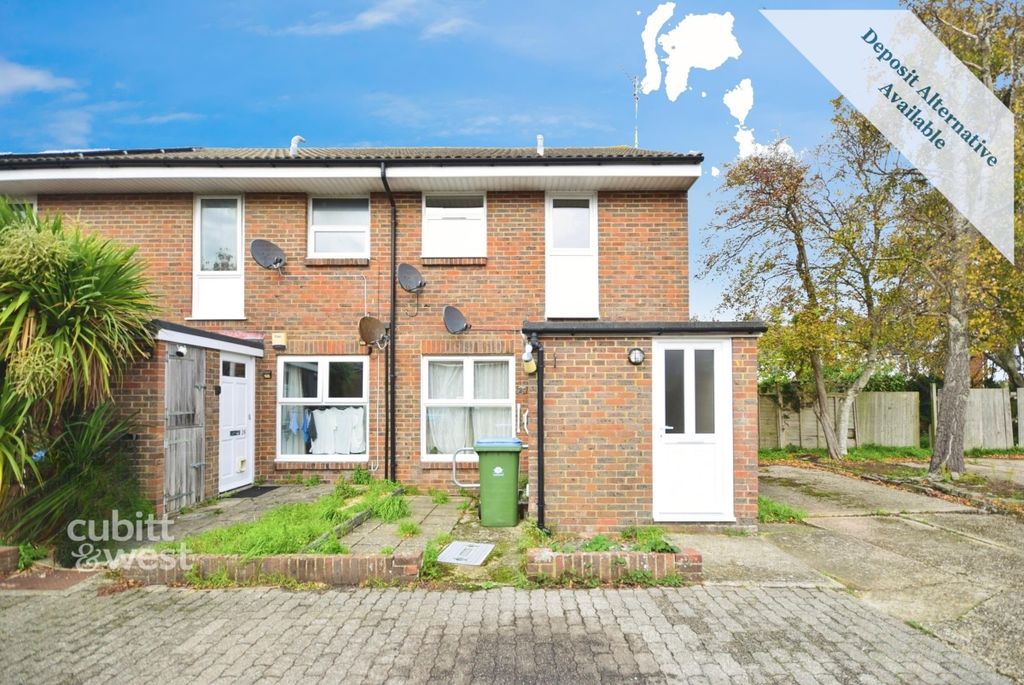 Property photo 2 of 8 24 St Clares Gard...