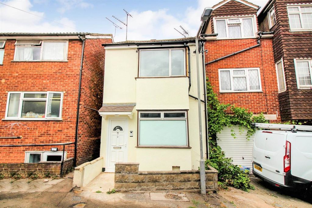 Property photo 1 of 5