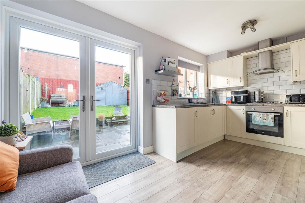 Property photo 2 of 18 Kitchen/Dining Room