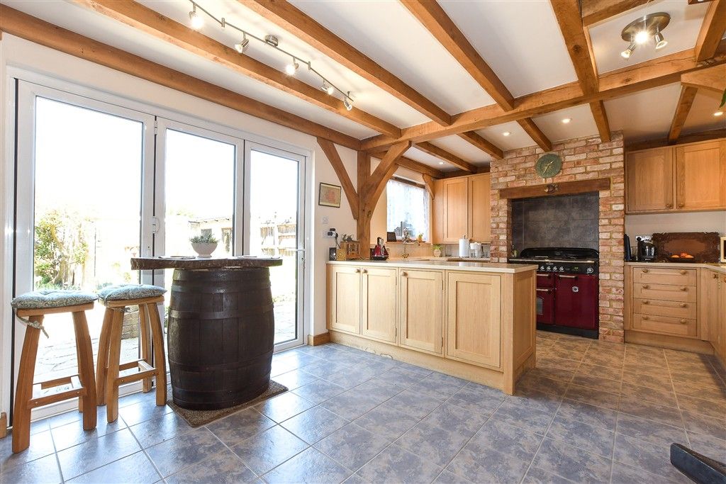 Property photo 3 of 20 Kitchen/Breakfast Room
