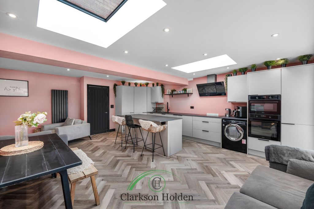 Property photo 2 of 23