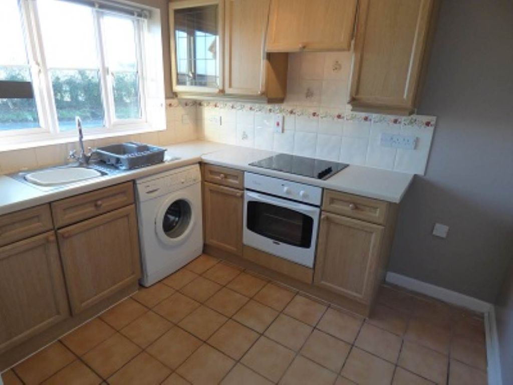 Property photo 2 of 8 Kitchen