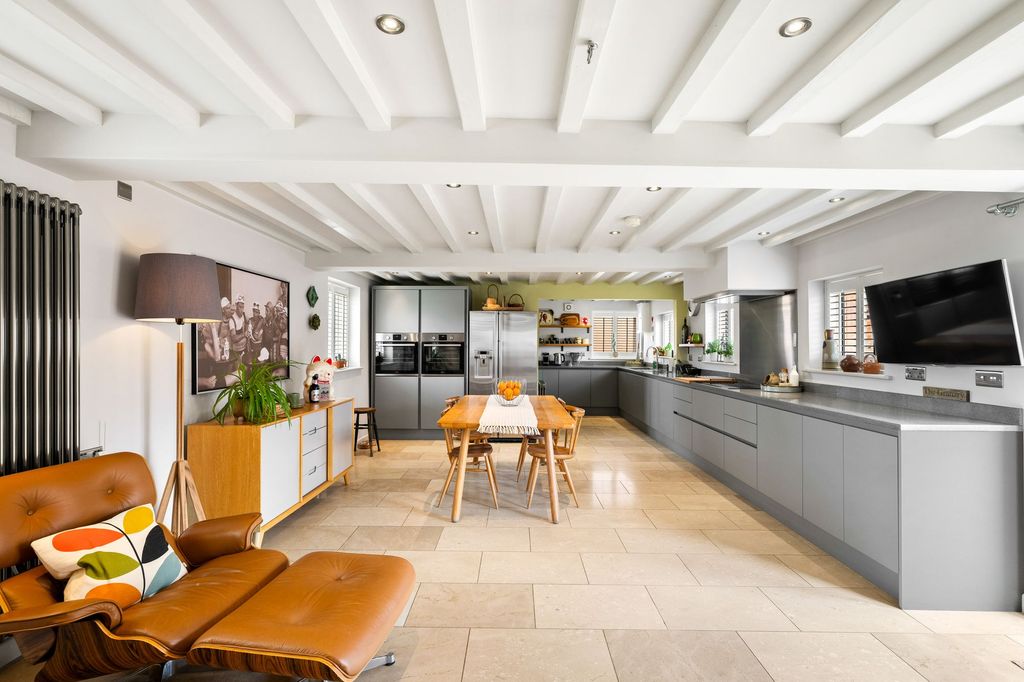 Property photo 3 of 35