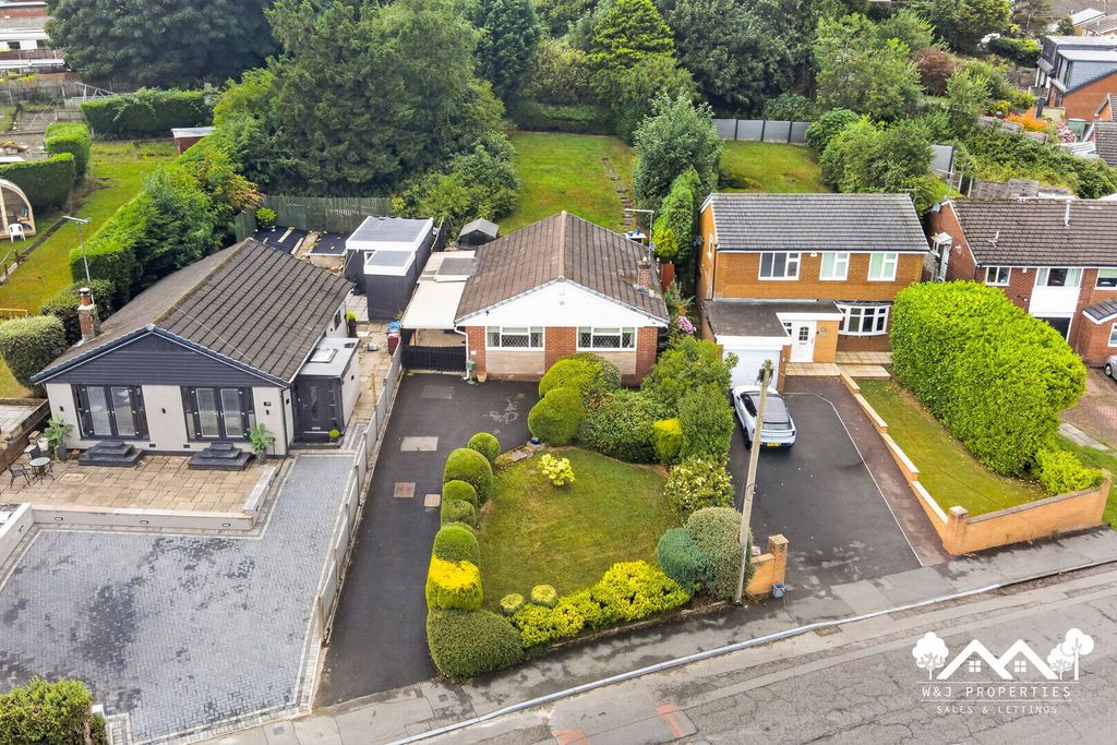 Property photo 2 of 27