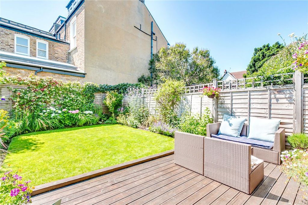 Property photo 1 of 8