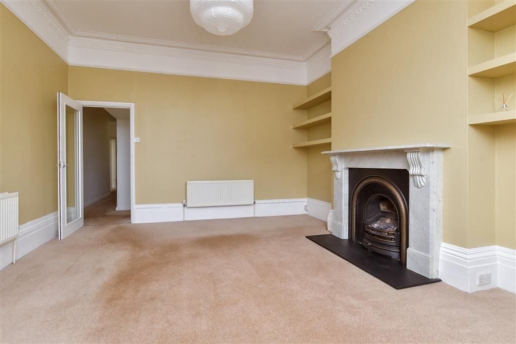Property photo 1 of 12 Lounge