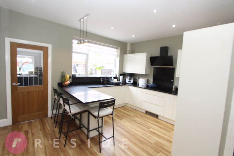 Property photo 3 of 18 Dining Kitchen