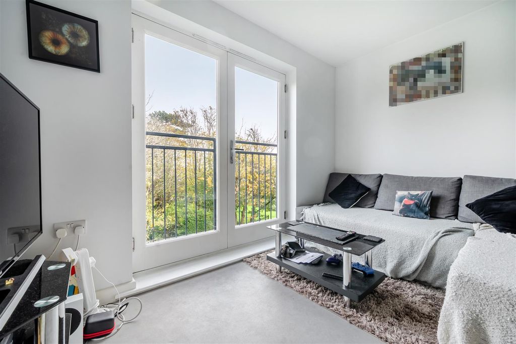 Property photo 3 of 14 Living Room