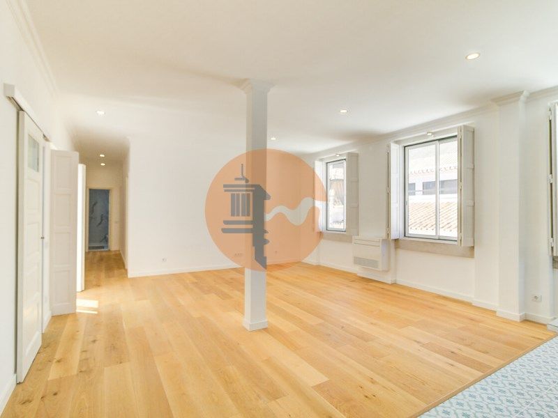 Property photo 2 of 31