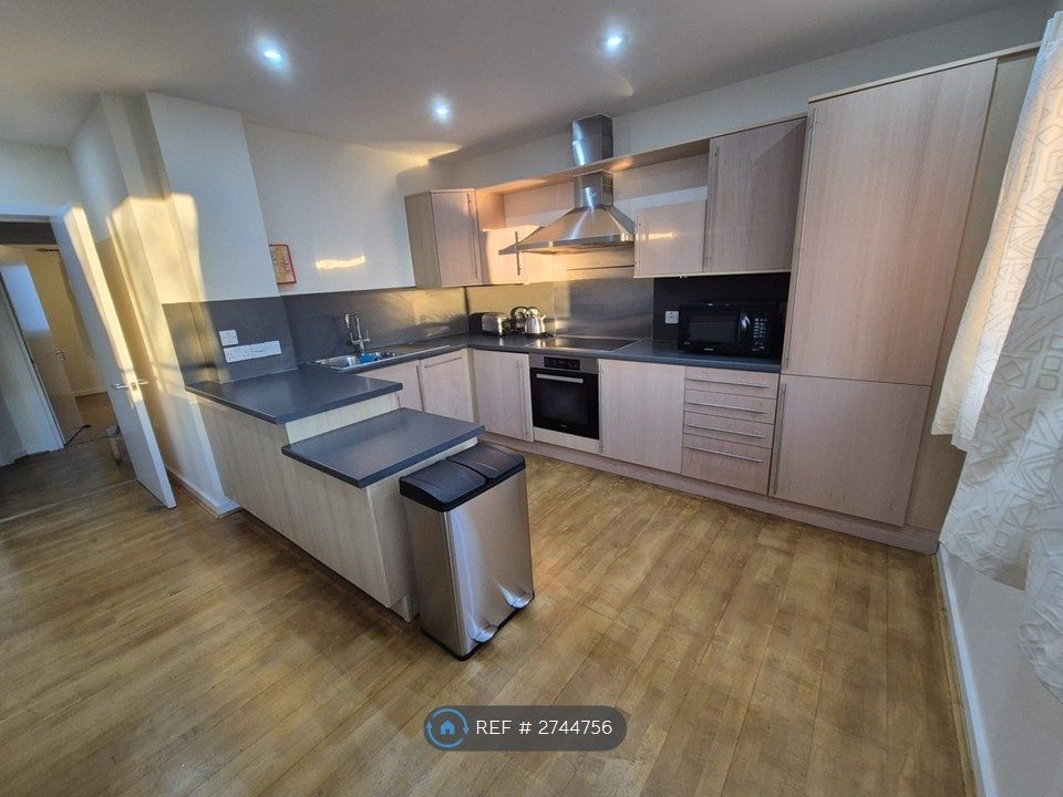 Property photo 2 of 10 Kitchen