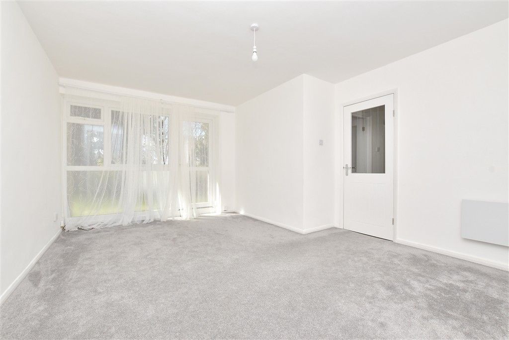 Property photo 2 of 14 Lounge