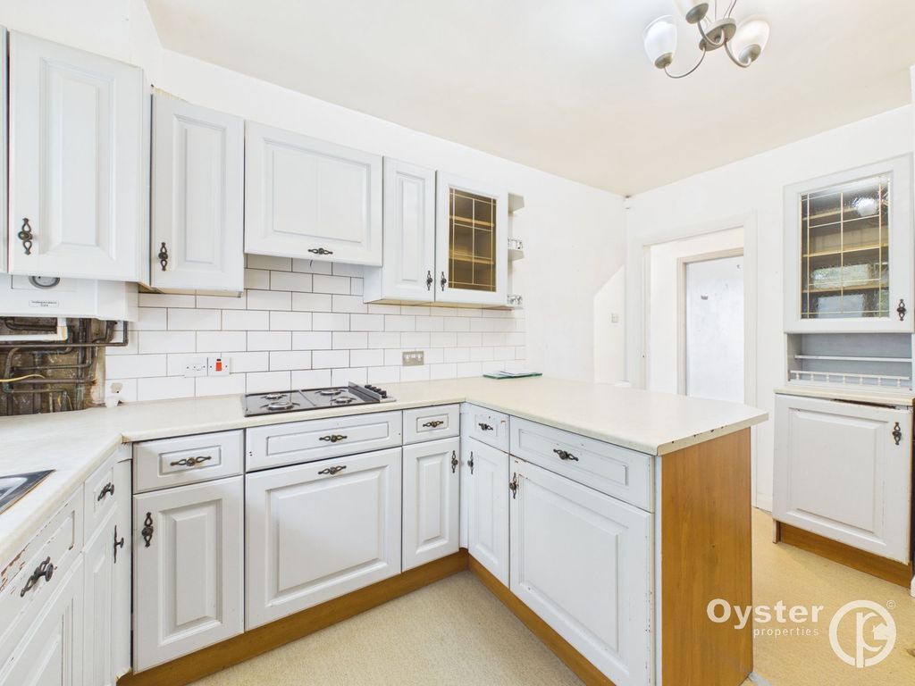 Property photo 3 of 13 Kitchen