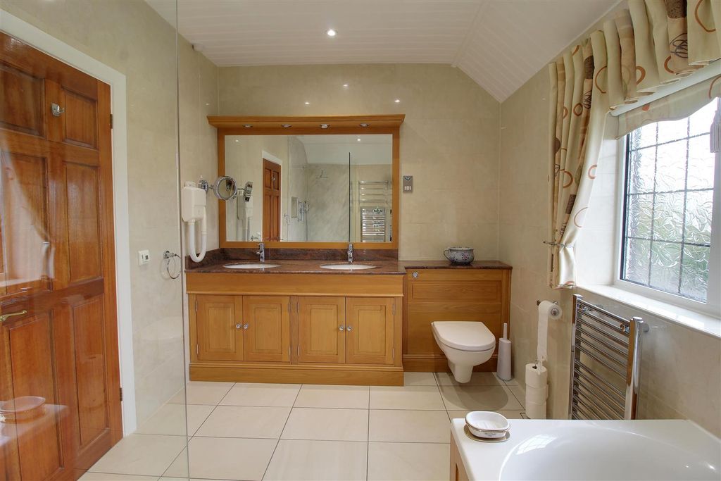 Additional image 10 of 4 bed detached house for saleBrookmans Avenue, Brookmans Park AL9