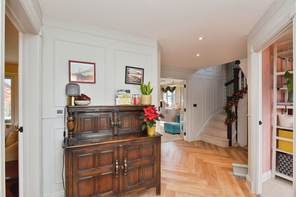 Property photo 2 of 17 Pbox-Img.Jpg