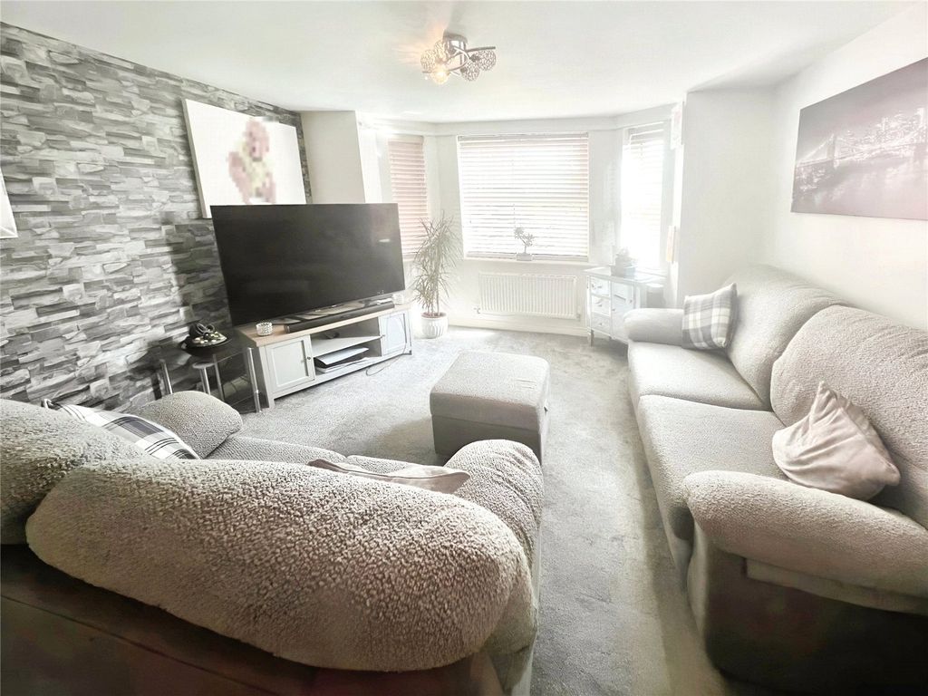 Property photo 3 of 12 Picture No. 10