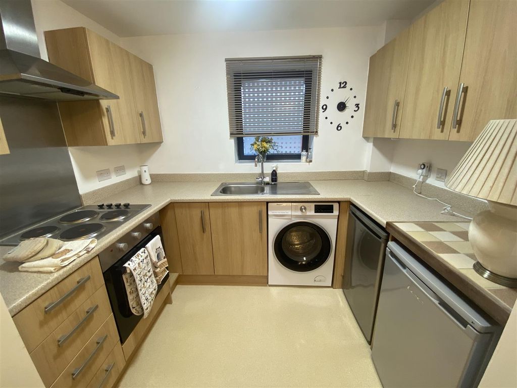 Property photo 3 of 9 Kitchen Area