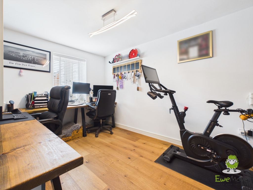 Property photo 3 of 26 Ewemove Estate Agents Basingstoke
