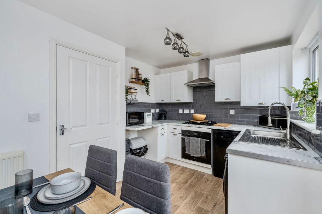 Property photo 3 of 22