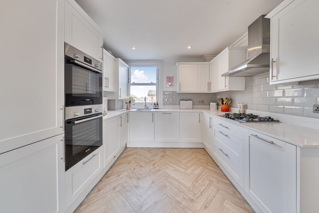 Property photo 3 of 16 Picture No. 02