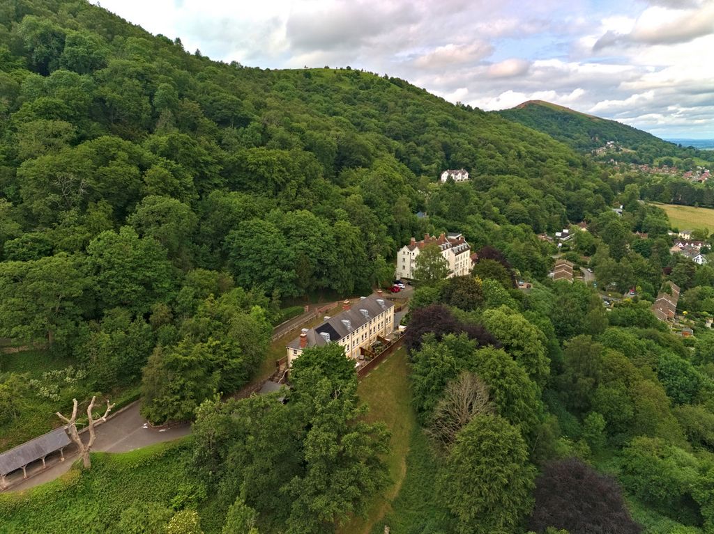 Property photo 3 of 31