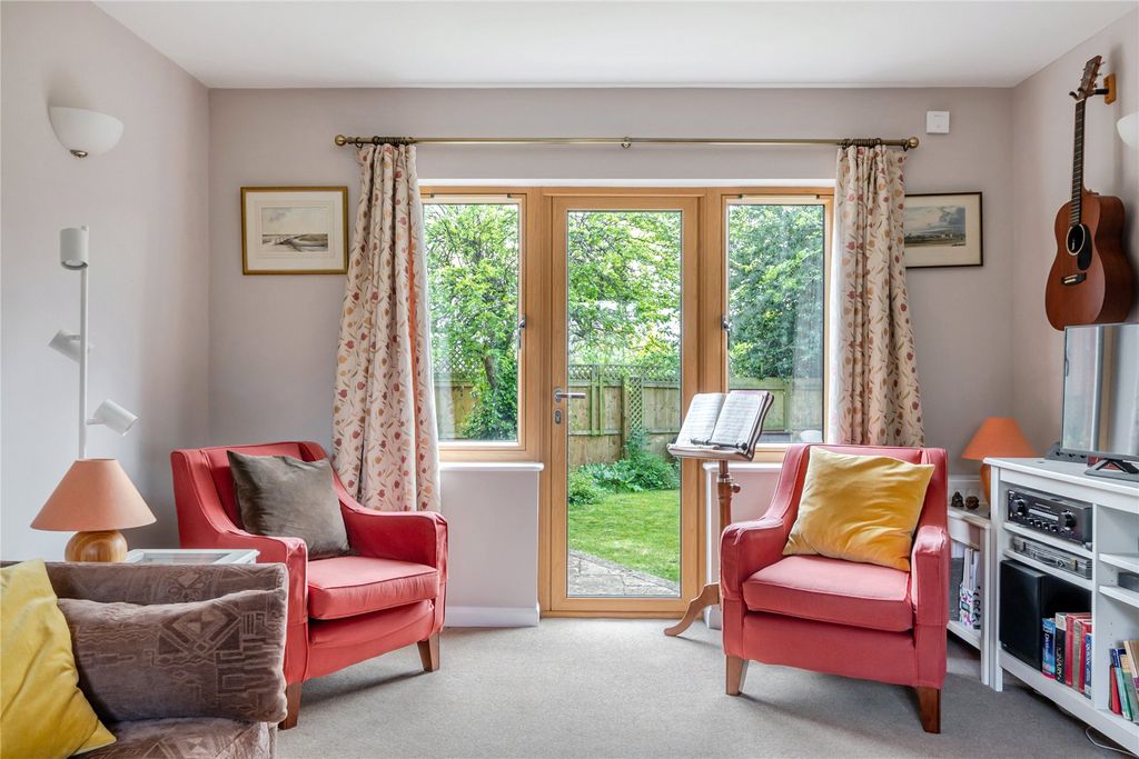 Property photo 3 of 14 Sitting Room