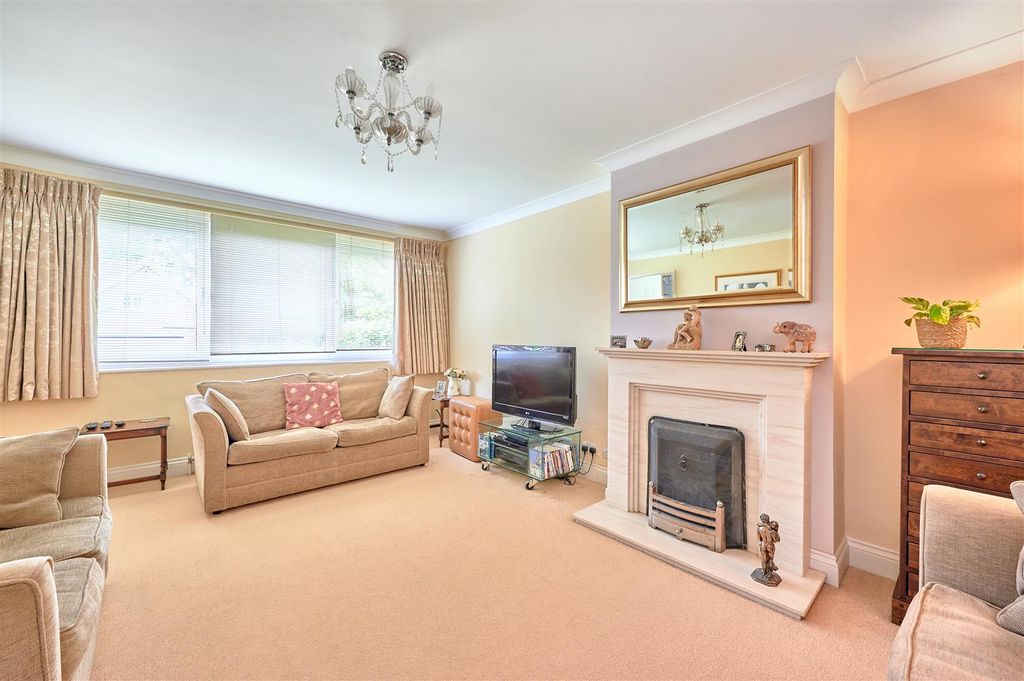 Property photo 3 of 19 Sitting Room