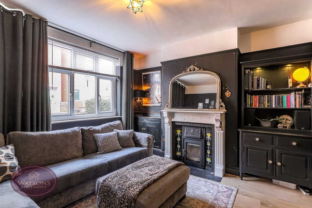 Property photo 2 of 25