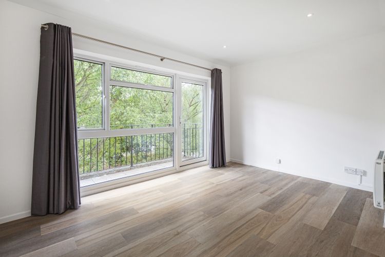 Property photo 1 of 9 302205