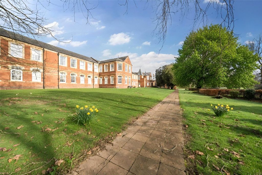 Property photo 2 of 9 Communal Space