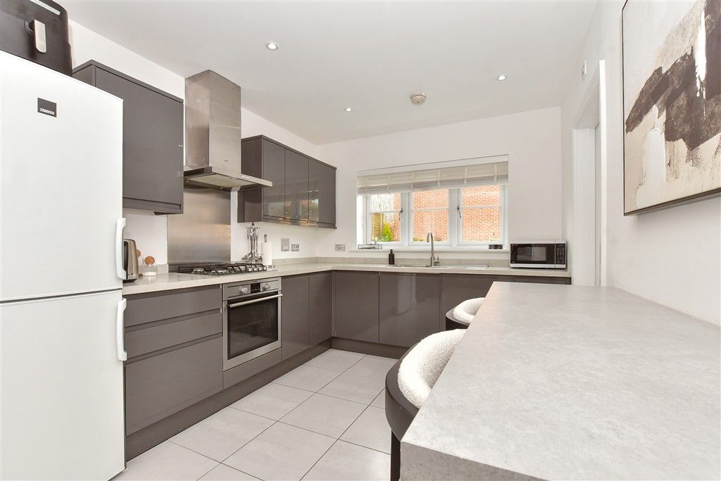 Property photo 3 of 14 Kitchen