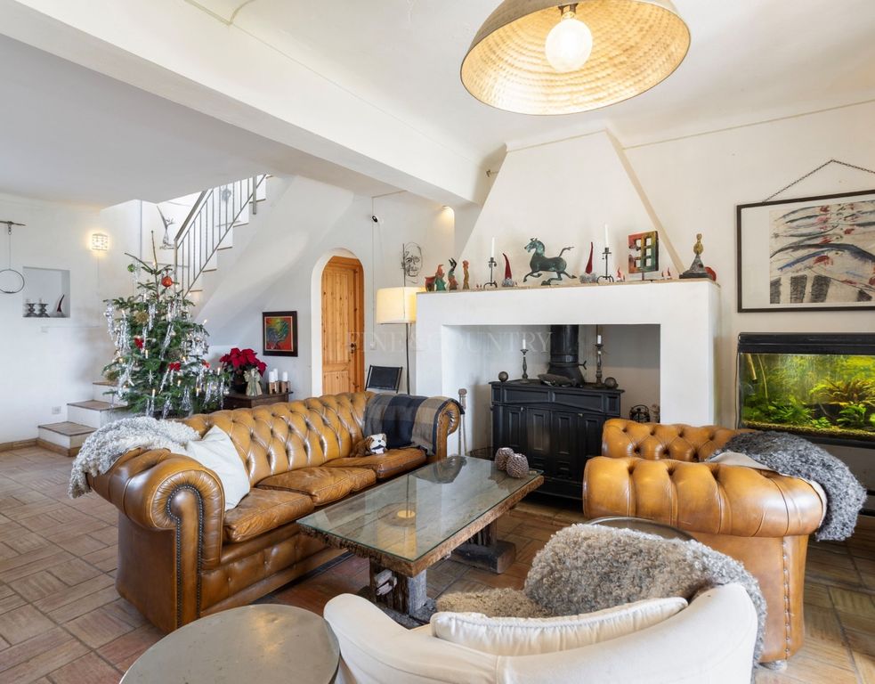 Property photo 2 of 30