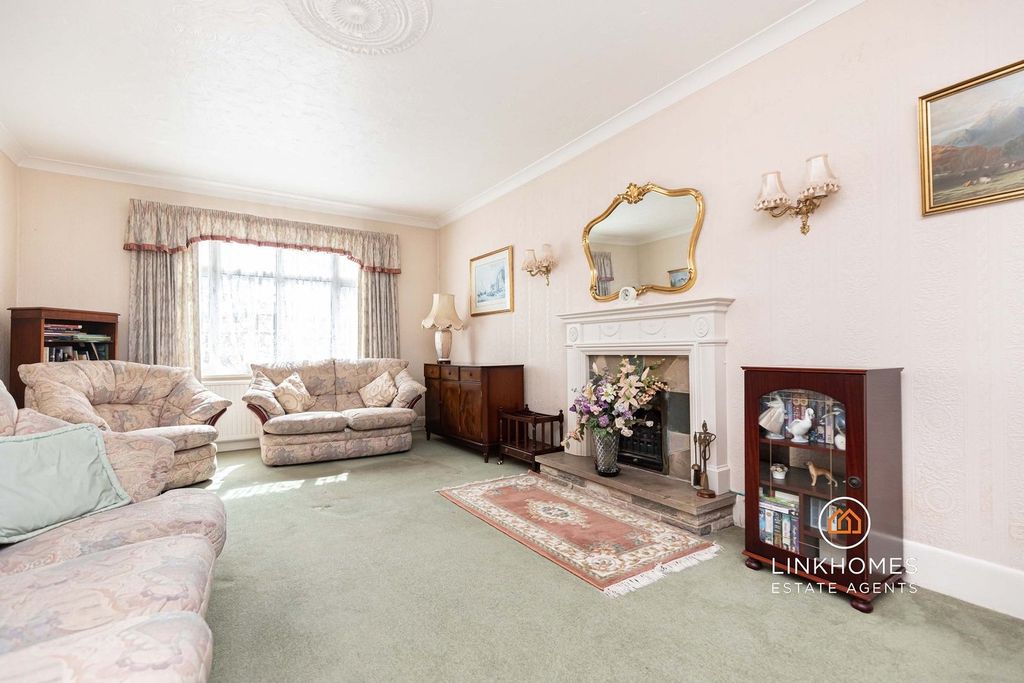 Property photo 2 of 39
